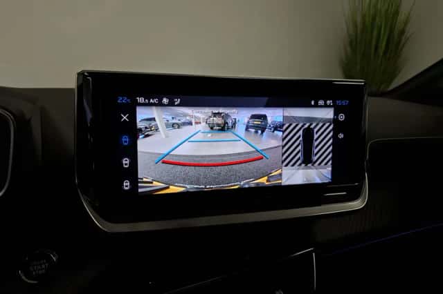 Peugeot 208 (2024) thumbnail 3