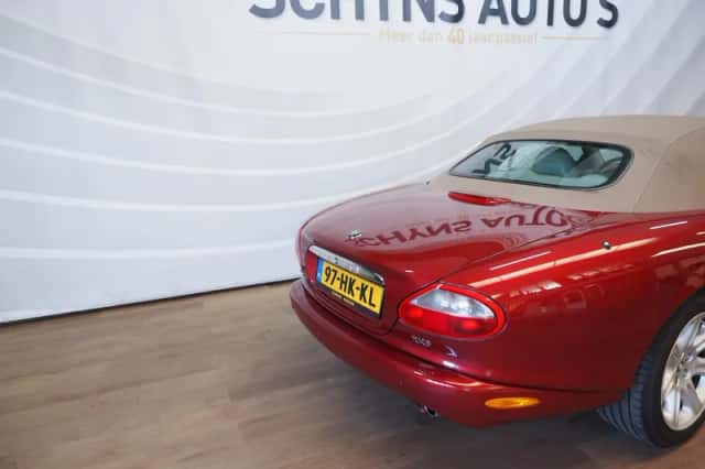 Jaguar XKR (1998) thumbnail 4