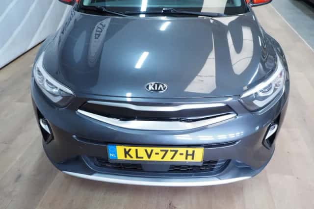 Kia Stonic (2021) thumbnail 5