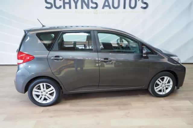 Subaru Trezia (2011) thumbnail 3