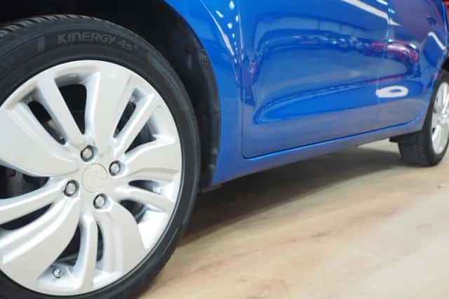 Suzuki Swift (2018) thumbnail 5