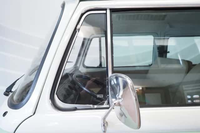 Volkswagen Combi (1990) thumbnail 5