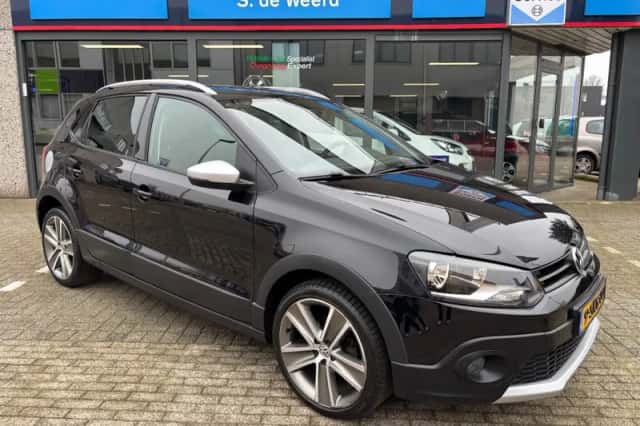Volkswagen Polo (2011) thumbnail 2