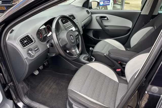 Volkswagen Polo (2011) thumbnail 4
