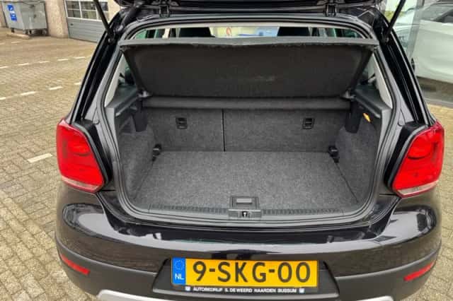Volkswagen Polo (2011) thumbnail 6
