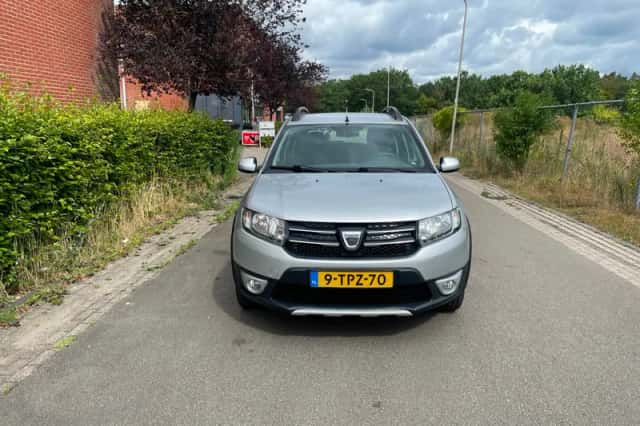 Dacia Sandero (2014) thumbnail 2