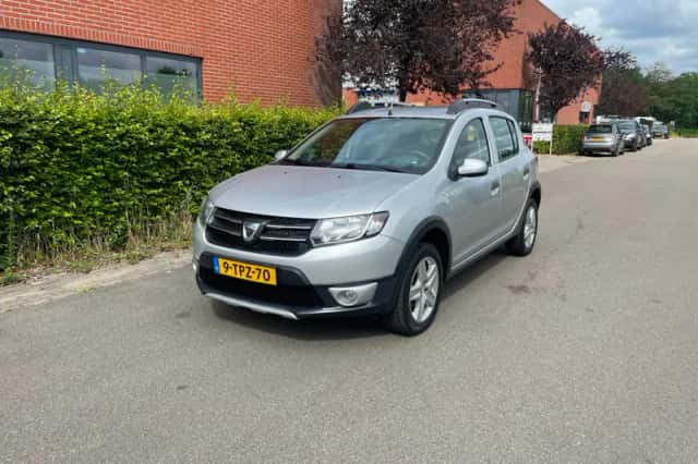 Dacia Sandero (2014) thumbnail 3