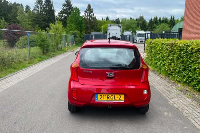 Kia Picanto (2011) thumbnail 5