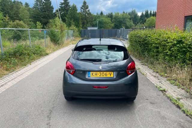 Peugeot 208 (2016) thumbnail 5