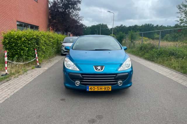 Peugeot 307 CC (2006) thumbnail 2