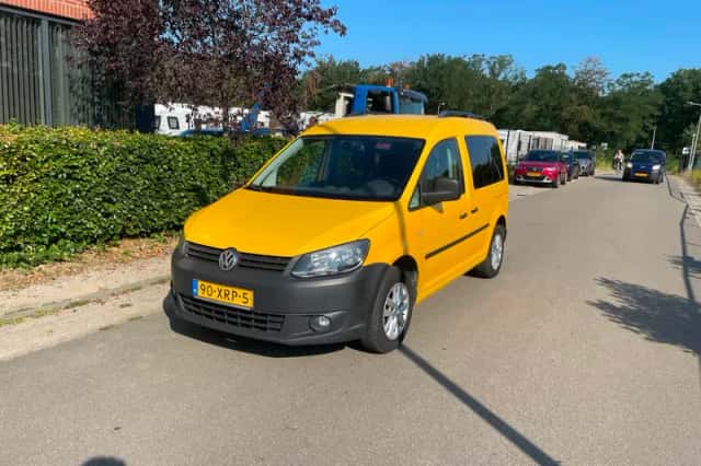 Volkswagen Caddy (2012) thumbnail 3