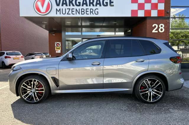 BMW X5 (2024) thumbnail 4