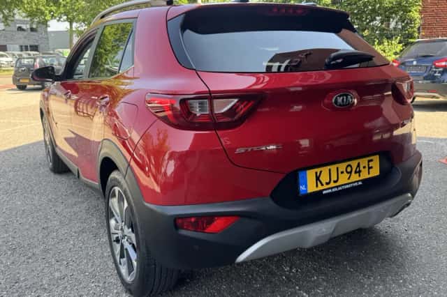 Kia Stonic (2019) thumbnail 5