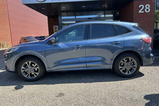 Ford Kuga (2022) thumbnail 4