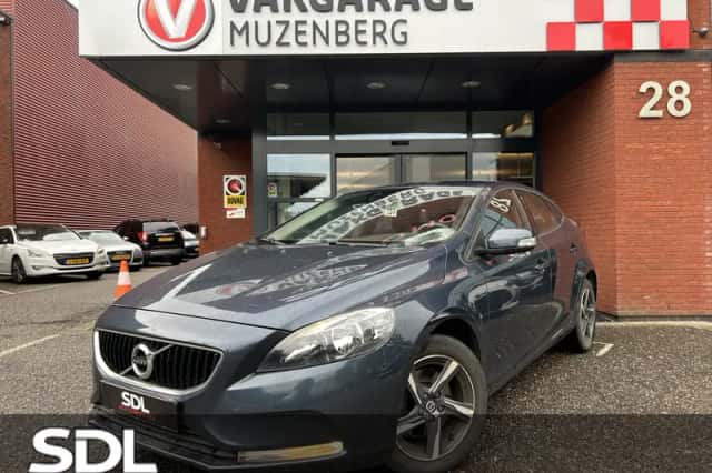 Volvo V40 (2017) thumbnail 1