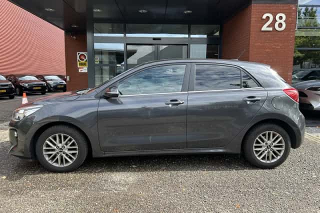 Kia Rio (2017) thumbnail 4