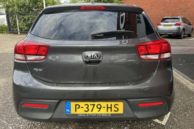 Kia Rio (2017) thumbnail 6