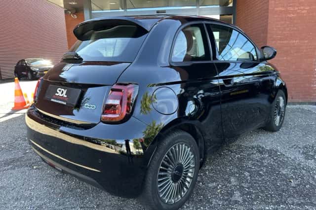 Fiat 500 (2022) thumbnail 3