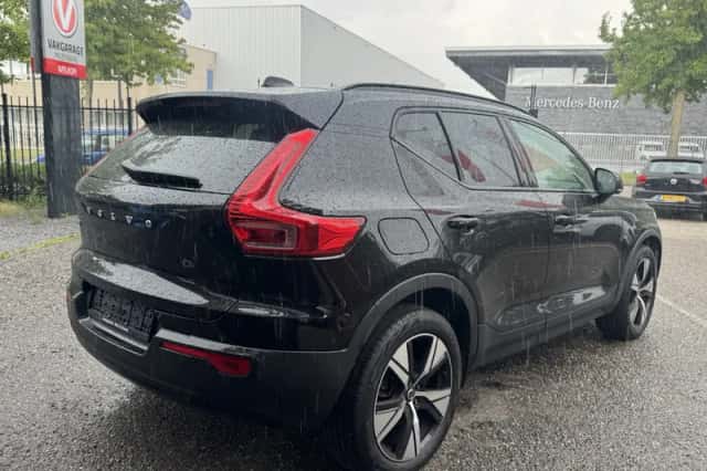 Volvo XC40 (2022) thumbnail 5