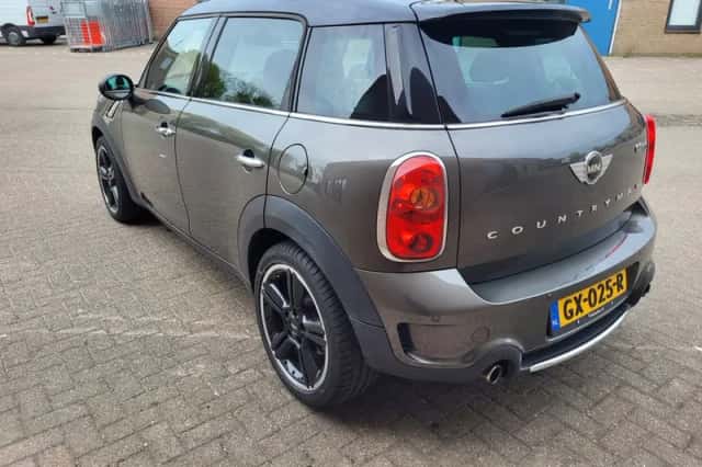 MINI Countryman (2012) thumbnail 4