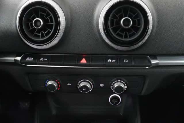 Audi A3 (2017) thumbnail 4