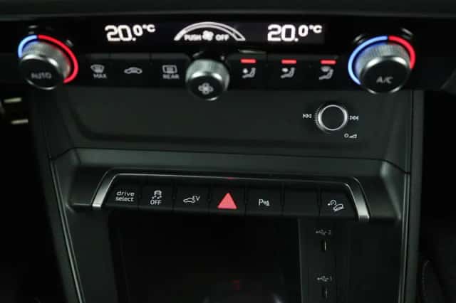 Audi Q3 (2023) thumbnail 3