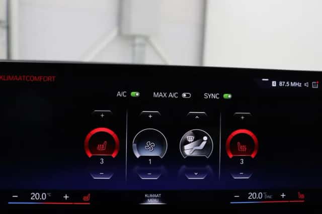 BMW i4 (2022) thumbnail 3