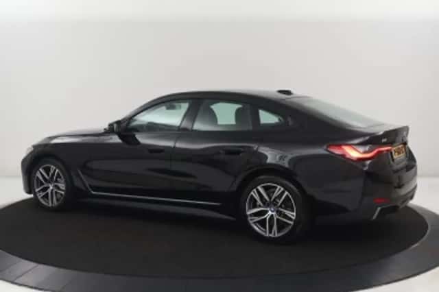 BMW i4 (2022) thumbnail 2