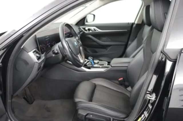 BMW i4 (2022) thumbnail 4