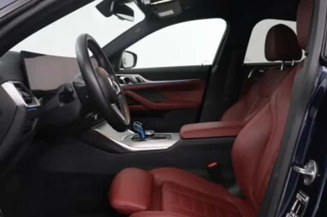 BMW i4 (2022) thumbnail 3