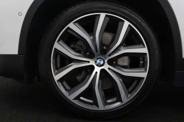 BMW X1 (2016) thumbnail 2