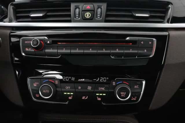 BMW X1 (2016) thumbnail 6