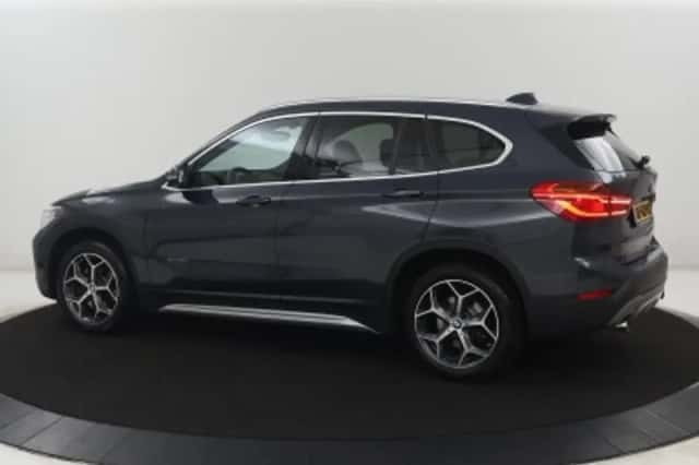 BMW X1 (2016) thumbnail 2