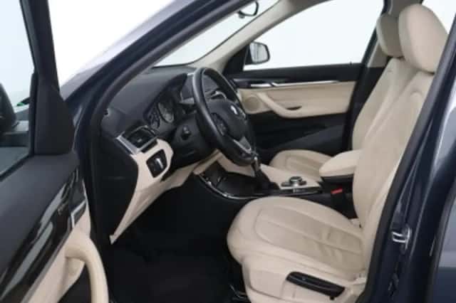 BMW X1 (2016) thumbnail 4