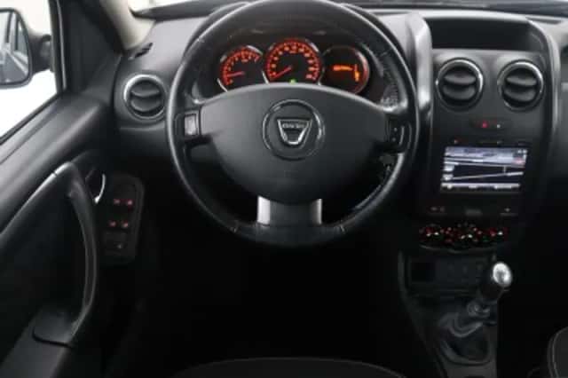 Dacia Duster (2015) thumbnail 3