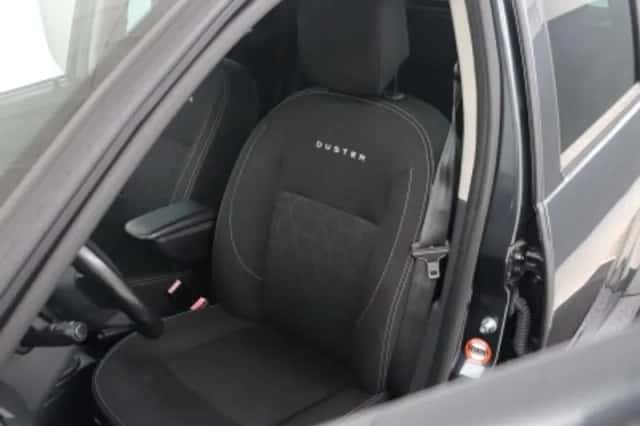 Dacia Duster (2015) thumbnail 5