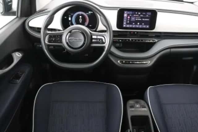 Fiat 500e (2022) thumbnail 3