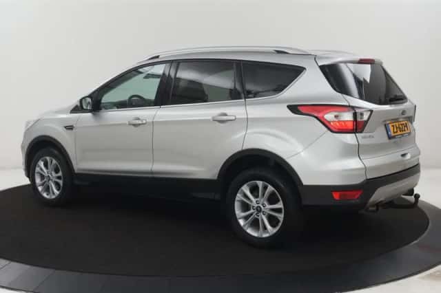 Ford Kuga (2017) thumbnail 3