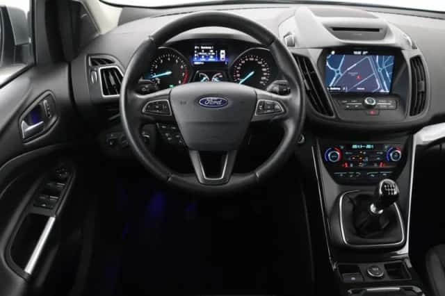 Ford Kuga (2017) thumbnail 4