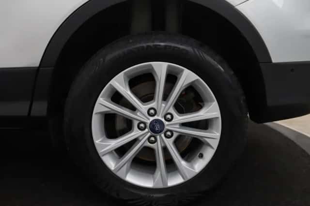 Ford Kuga (2017) thumbnail 1