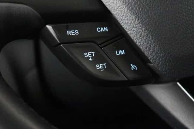 Ford Kuga (2017) thumbnail 3