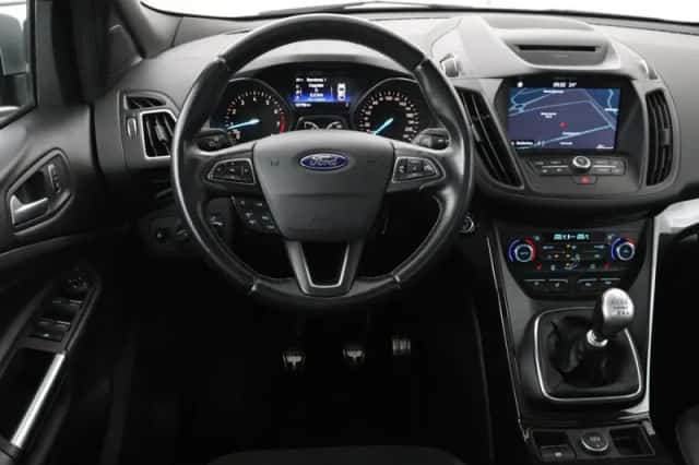 Ford Kuga (2017) thumbnail 4