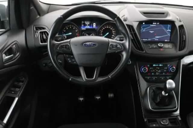 Ford Kuga (2017) thumbnail 3