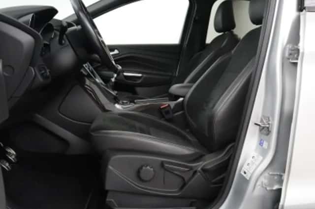 Ford Kuga (2017) thumbnail 4