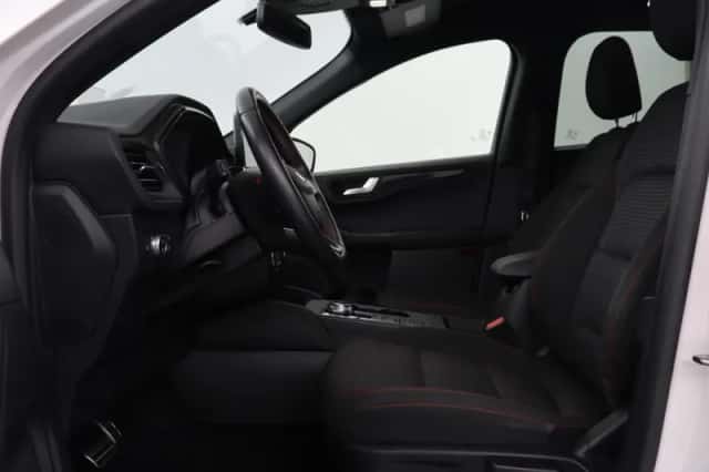Ford Kuga (2021) thumbnail 3