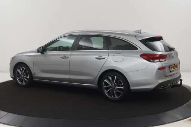 Hyundai i30 (2022) thumbnail 2