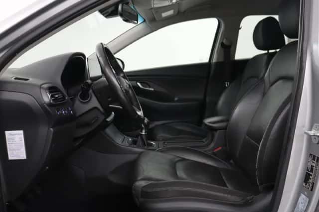 Hyundai i30 (2022) thumbnail 3