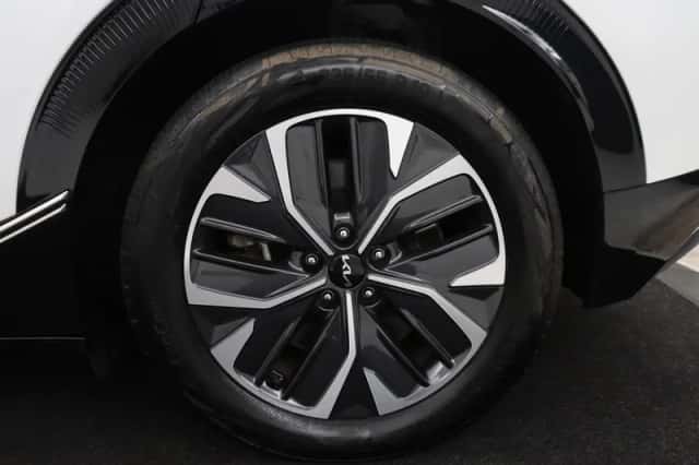 Kia EV6 (2021) thumbnail 1