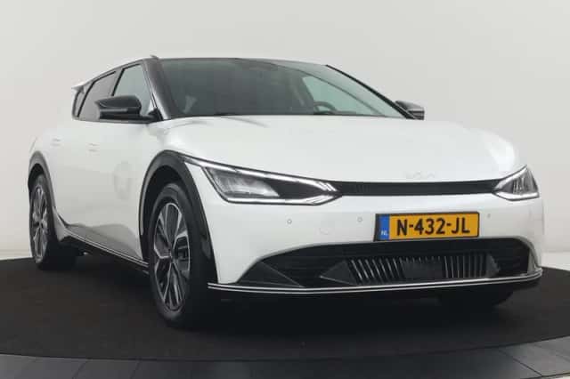Kia EV6 (2021) thumbnail 2