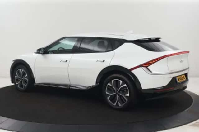 Kia EV6 (2021) thumbnail 2
